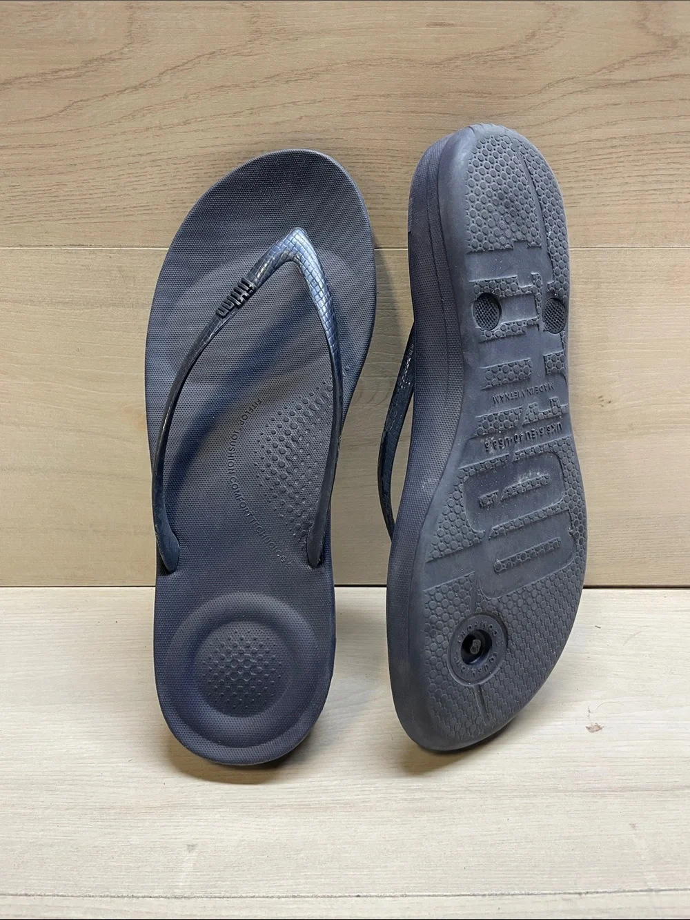 OluKai Charcoal Gray Textured-Strap Flip Flops #1162